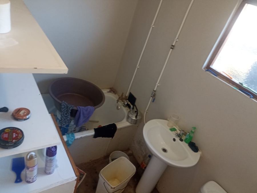 2 Bedroom Property for Sale in Kwanonqaba Western Cape
